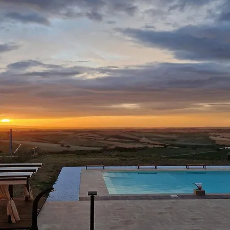 Mit Pool Und Panoramablick Nyaraló La Figurina